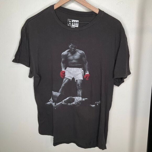 Muhammad Ali Crewneck Short Sleeve Shirt - Picture 1 of 3